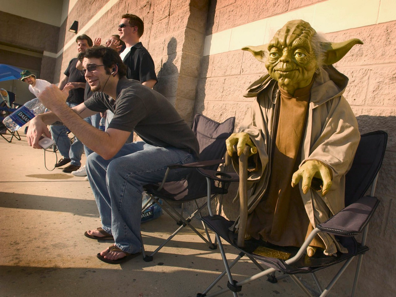 Illustration for article titled A Brief Visual History of People Waiting in Line for Star Wars